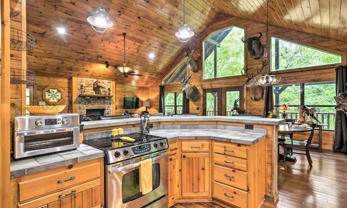 Maysville Cabin | Tranquil Northwest Arkansas Cabin with Fire Pit & Deck