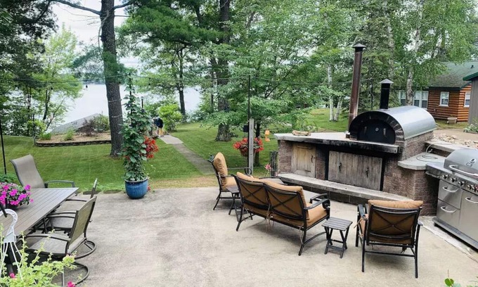 Tomahawk House | Idyllic Northwoods Retreat on Scenic Lake Nokomis