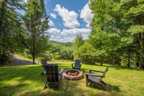 Crumpler House | Secluded & Private Retreat- Hot Tub, Fire Pit, Near New River State Park
