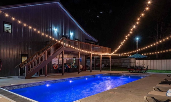Ste Genevieve House | Private Cabin Retreat with Pool, Hot Tub & Fireplace
