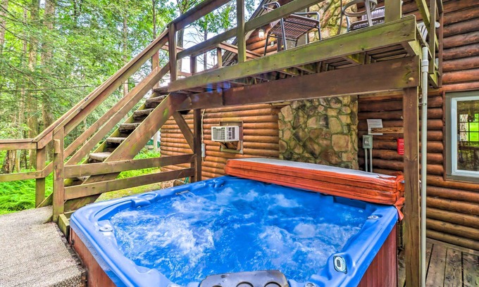Kunkletown Cabin | Relaxing Pocono Mountain Cabin Retreat with Hot Tub Access