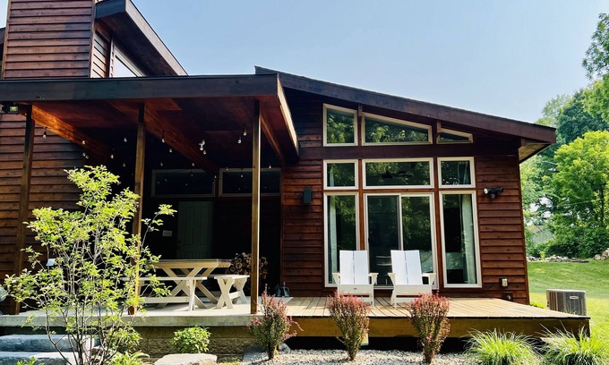 Pullman Cabin | Tranquil Getaway: Modern Cabin Near South Haven & Saugatuck