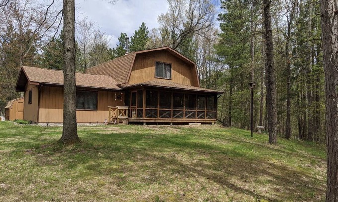 Grayling House | Idyllic Getaway by the Au Sable River with Family-Friendly Perks