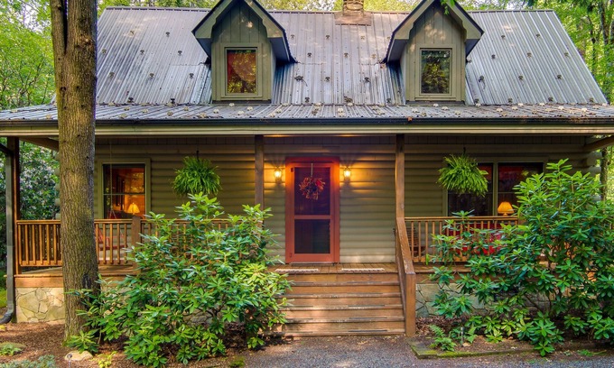 Burnsville Cottage | Escape to a Rustic Cabin by the South Toe River