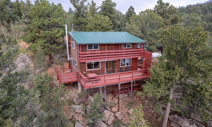 Rainbow Valley Cabin | Unforgettable Secluded Rustic Mountain Cabin Getaway