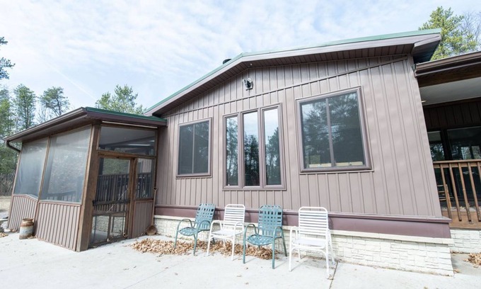 Nekoosa Cabin | Idyllic Rustic Retreat - Pet Friendly with Stellar Reviews