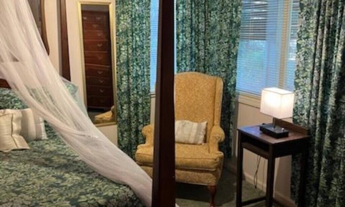 Sea Scape Apartment | Cozy Sanctuary by the Sea with Ocean Views and Pet-Friendly!