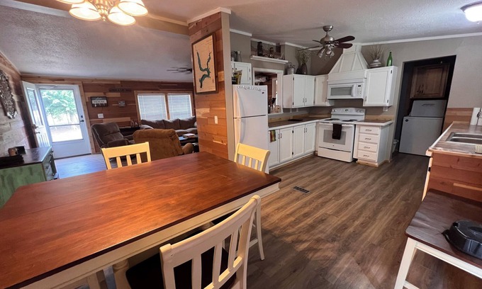 Osage County House | Secluded, Spacious 4-bedroom 2ba house with WiFi, AC on Kaw Lake near Ponca City