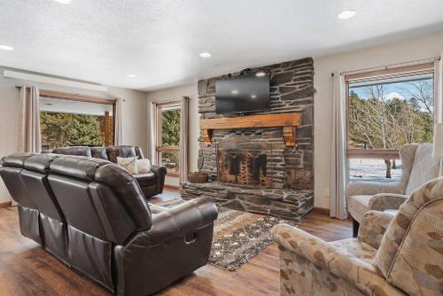 Custer House | Secluded Creekside Retreat: 4-Star, Family-Friendly Escape
