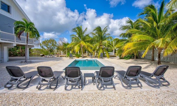 Doctor's Arm House | Secluded Tropical Retreat with Big Pool & World-Class Fishing