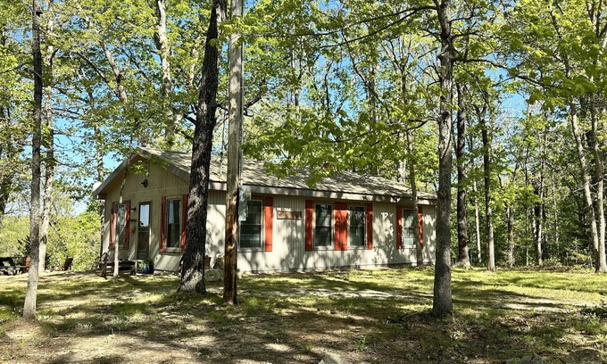 Dixon Cottage | Pet-Friendly Turkey Ridge Cottage Above The River, Rated 9.8
