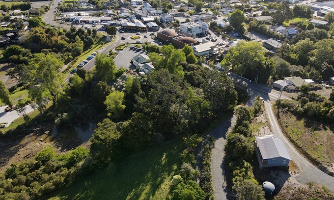 Matakana Cottage | Cozy Two Bedroom Cottage Steps from Matakana Attractions