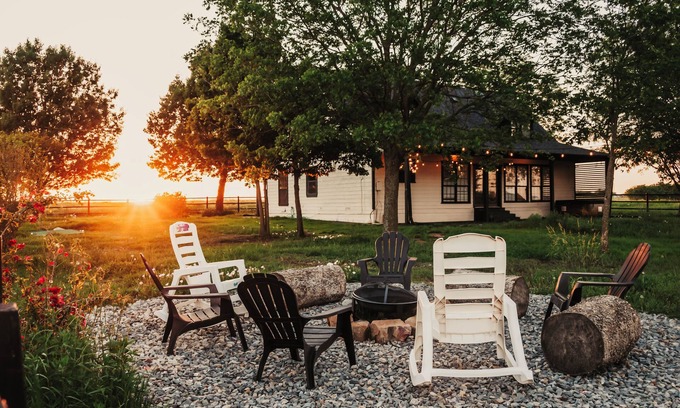 Gober Other | Experience Beautiful Sunsets at a Rustic Texas Ranch
