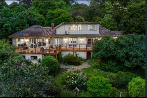 Mount Dandenong Villa | Discover the Mountain Villa in Dandenong Ranges - 4 Star Stay