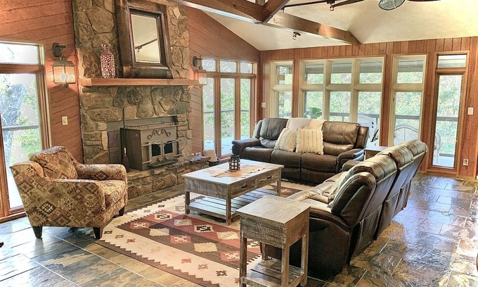 Eureka Springs House | Secluded Waterfront Lakehouse: Gourmet Kitchen & Private Dock