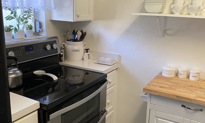 Dixie Shores Condo | Waterfront Condo Retreat with Private Dock and Amenities