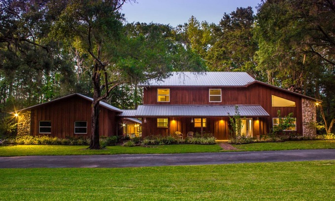 Ocklawaha House | Tranquil Waterfront Retreat with Private Dock & Spa Amenities
