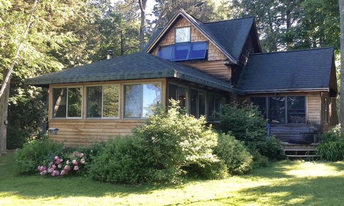 South Hero Cottage | Pet-Friendly Lake Home in Cozy Wooded Setting - 10/10 Rated