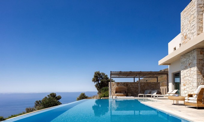 Vizari Villa | Secluded Villa with Infinity Pool & Sea View, Rated 10/10