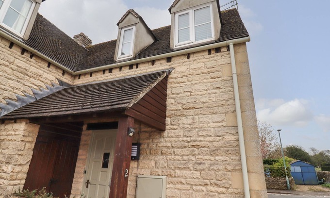 Stow-on-the-Wold Cottage | Cozy Second Cottage: Romantic Getaway in Stow-On-The-Wold