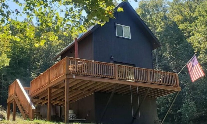 Ronceverte Cabin | Guest Rated: 10/10 Second Creek Cabin on Wooded Acres