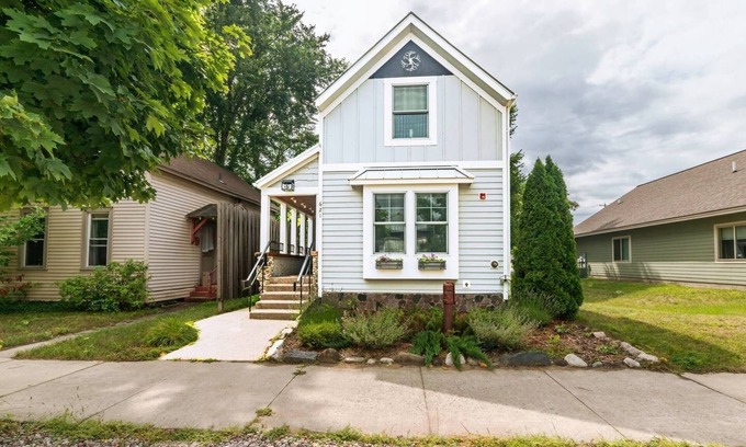 Traverse City House | Ideal Second Street Stay - Downtown Near Cherry Fest