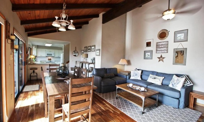 Manzanita House | Relaxing Retreat at Second Wind MCA 187 with Hot Tub