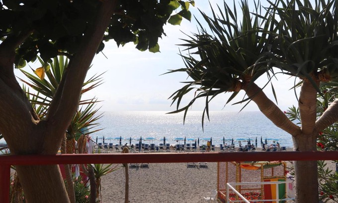 Amantea Bed & Breakfast | Relax at Secondo Binario: Oceanfront Retreat with Pool