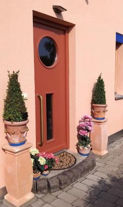 Flonheim Apartment | Cozy Maisonette-Ferienzimmer with Child-Friendly Amenities