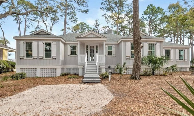 Melrose on the Beach House | Discover the 100 Secret Beach Cottage: Family-Friendly Retreat