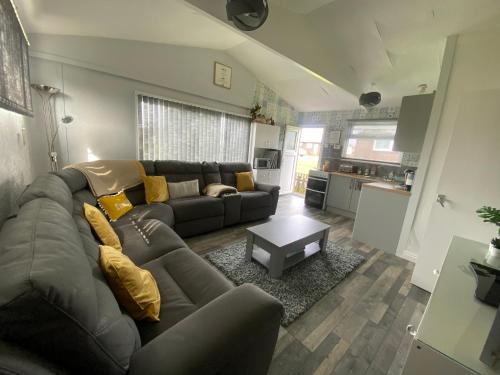 Withernsea Ski Chalet | Family-Friendly 348 Golden Sands with Pet Welcome Amenities