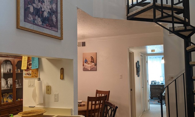 Los Alamos Condo | Discover Secret City: Family-Friendly Condo near Route 66