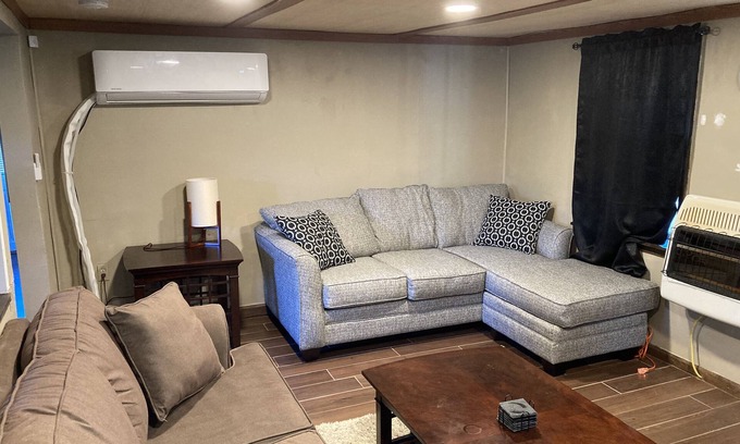 Beattyville House | Cozy Family Retreat at Secret Crag - WiFi & Kitchen Included