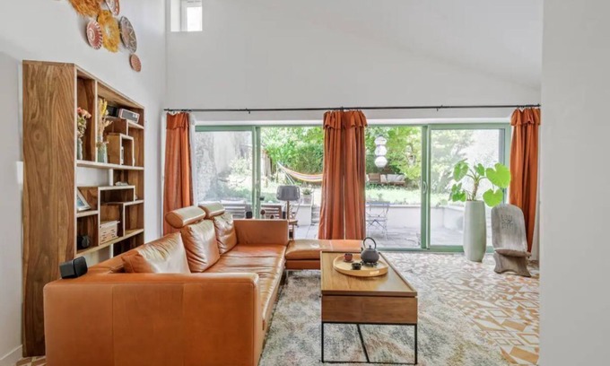 La Sarra - Saint Just Apartment | Charming Duplex Oasis with Garden Near Old City