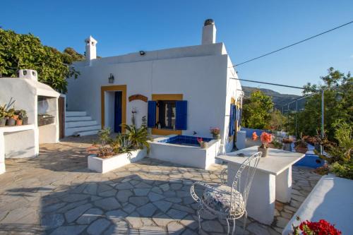 Leros House | Tranquil Oceanfront Escape at Secret Garden Hotel