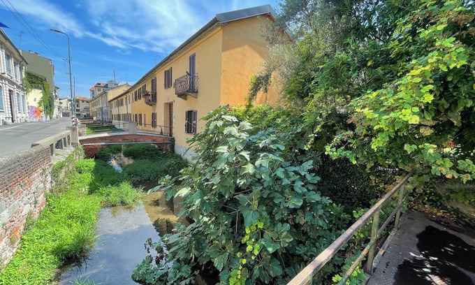 Porta Genova Apartment | Secret Garden on Water in the City Center.
