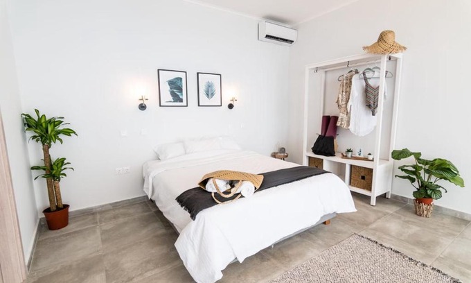 Evgiros Hotel | Experience Secret Hill: Oceanfront Retreat with Pool