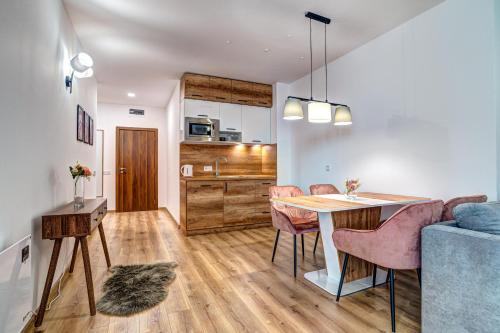 Smolyan Apartment | Discover Secret Lake 533 at Oak Residence - Top Rated Escape