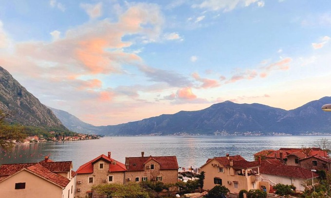 Orahovac Apartment | Oceanfront Secret Mirage Apartment with Breakfast Included