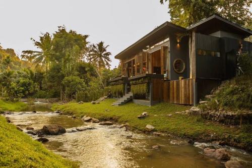 Saluang House | Exceptional Secret Window Residency: Family-Friendly Stay