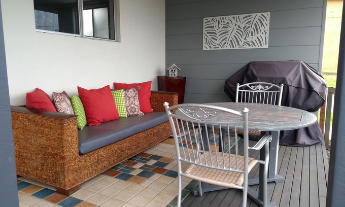 Ulladulla Apartment | Oceanview Retreat: Guest Rated 9.8 with Pool & Breakfast