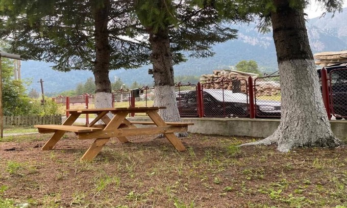 Busteni Apartment | Family-Owned Getaway in Busteni with Breakfast & Kitchen