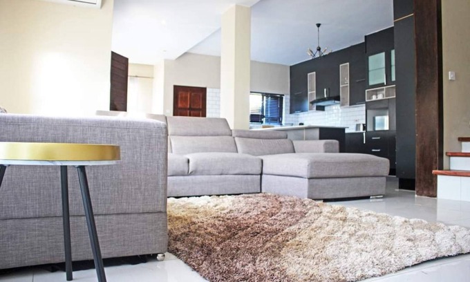 Gaborone House | Secure home next to airport junction mall, 11 minutes from the airport.