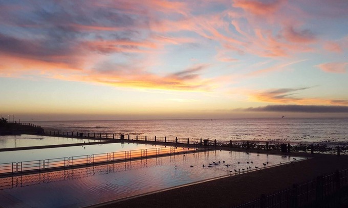 Sea Point Apartment | Beautiful 2-Bed Apartment with Kitchen in Sea Point, Cape Town