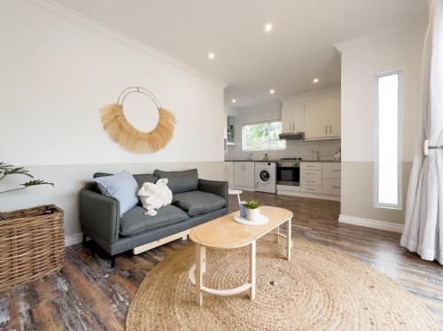 Durban North Apartment | Modern Cottage for Two: Secure & Peaceful Getaway