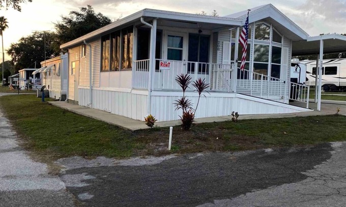 Clermont House | Perfect Retreat: 3 Pools, Golf & Lakes Near Theme Parks
