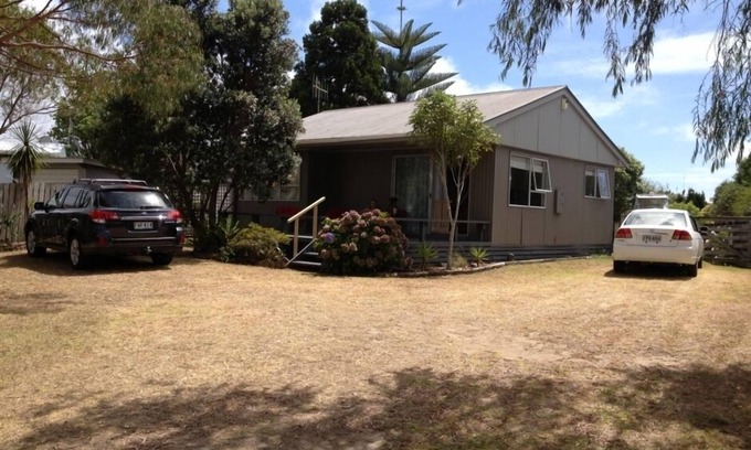 Whangamata House | Safe and Inviting Haven: Pet-Friendly Family Retreat
