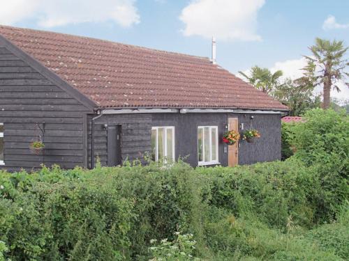 Littleport House | Elegant Sedge Lodge: Family & Pet-Friendly Retreat
