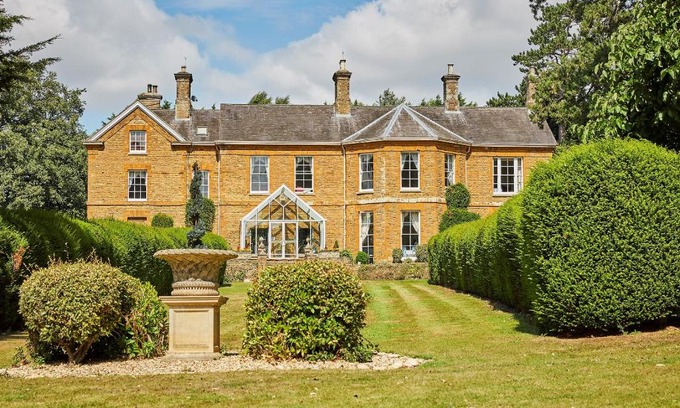 Northampton Hotel | Experience Sedgebrook Hall: 4-Star Retreat with Spa & Pool