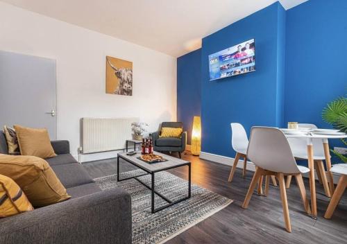Dudley House | Convenient Sedgley-Wolverhampton Stay with Parking & Pets